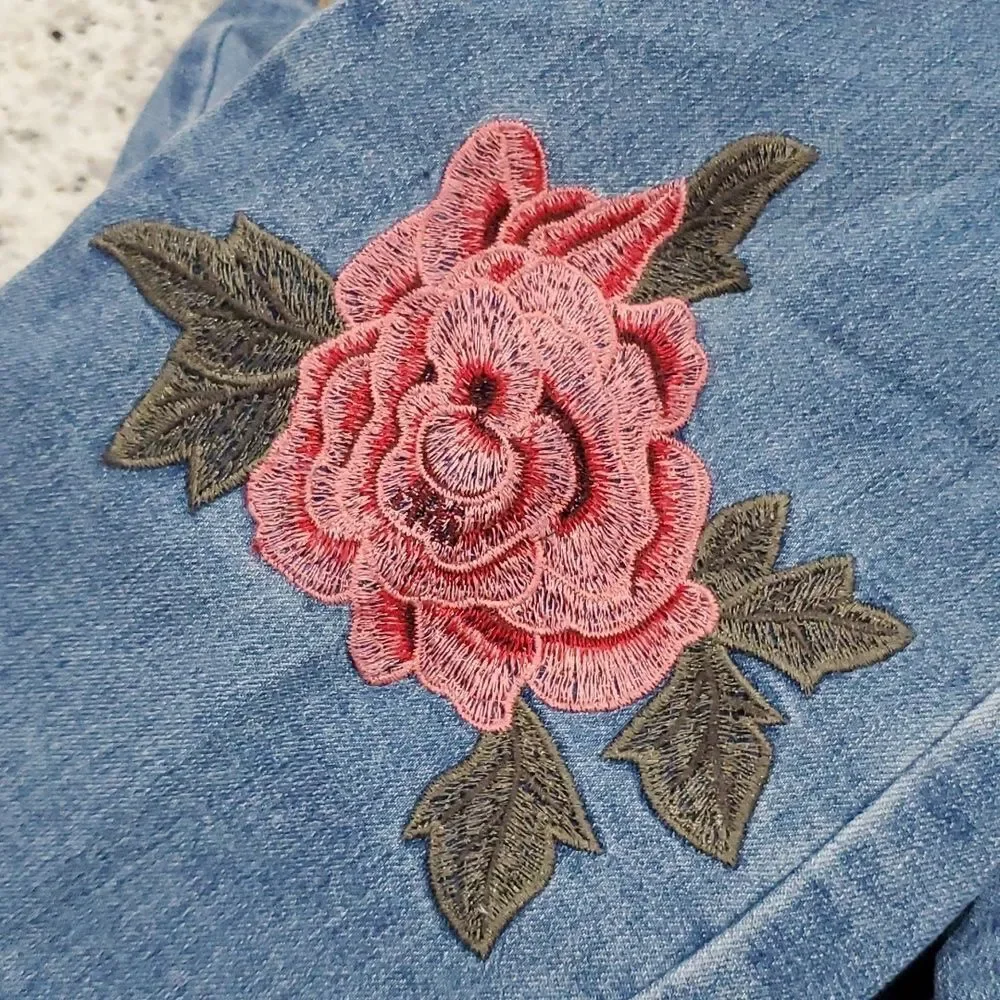 VENUS Women’s Bootcut Embroidered Floral Jeans Size 6